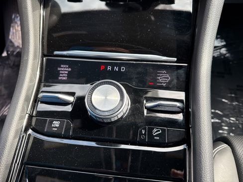 Used 2023 Jeep Grand Cherokee Overland w/ Luxury Tech Group IV AWD/4WD image 36