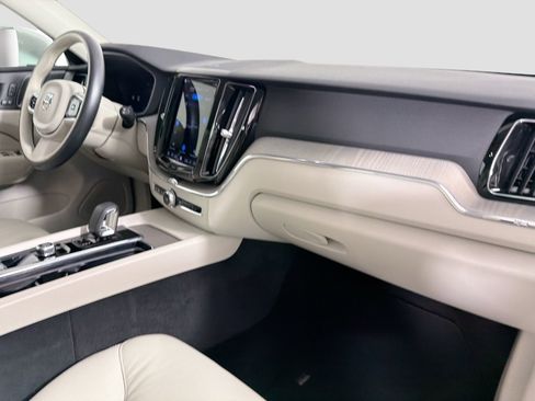 Certified 2023 Volvo XC60 B5 Plus w/ Protection Package Premier image 30