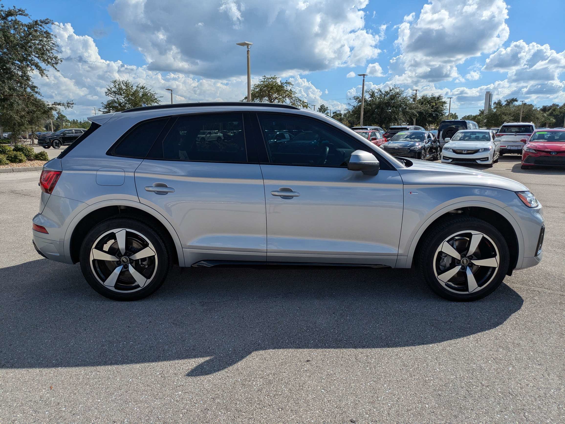 Used 2023 Audi Q5 2.0T Premium Plus w/ Premium Plus Package AWD/4WD image 3