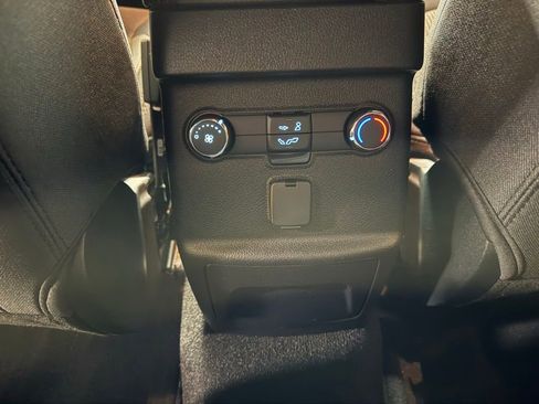 Used 2019 Ford Explorer XLT AWD/4WD image 17
