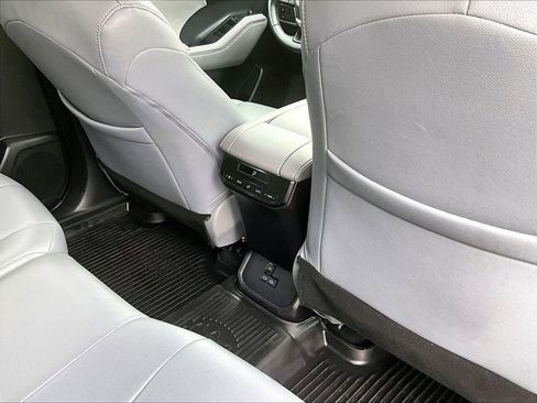 Used 2022 Toyota Highlander LE image 17