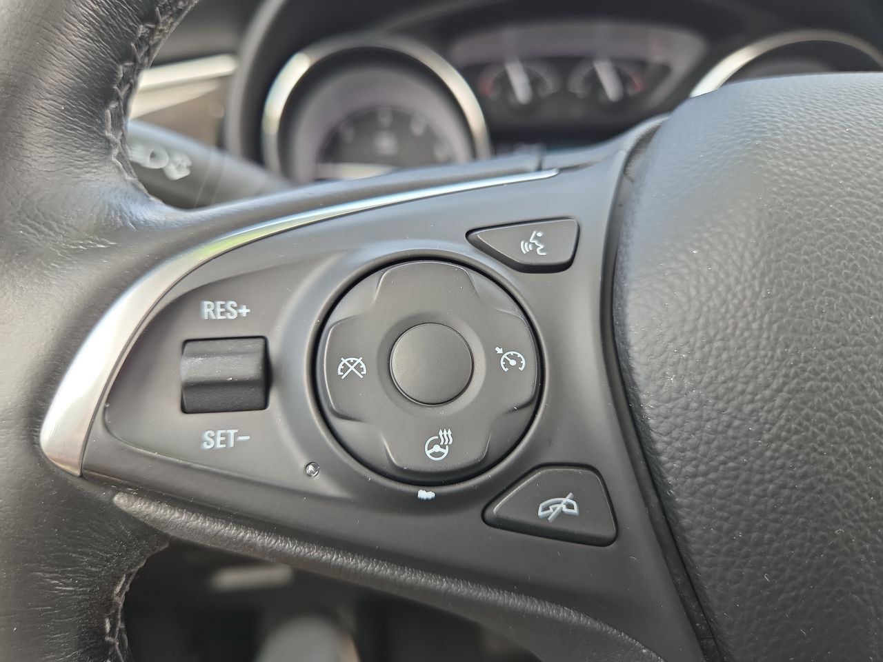 Used 2020 Buick Envision Essence w/ Experience Buick Package AWD/4WD image 31