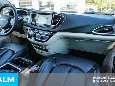 Used 2023 Chrysler Pacifica Touring-L FWD image 26