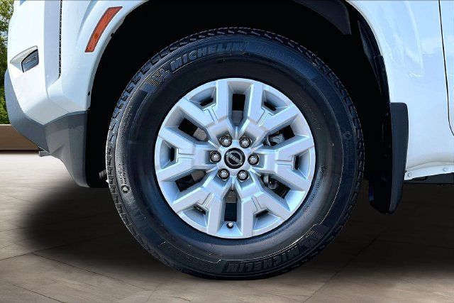 Certified 2023 Nissan Frontier SV w/ Tow Package RWD image 33