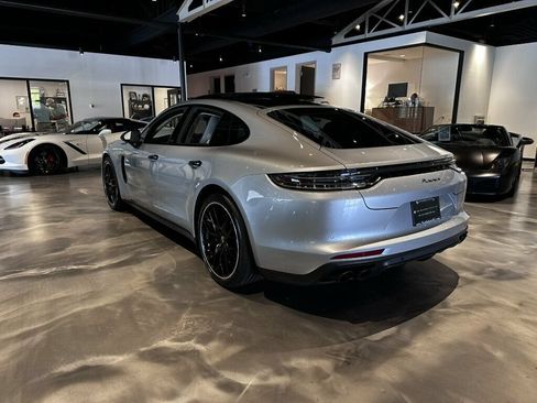 Used 2023 Porsche Panamera image 3