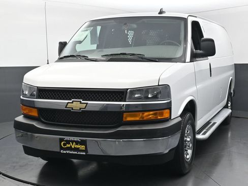 Used 2024 Chevrolet Express 2500 w/ Driver Convenience Package RWD image 7