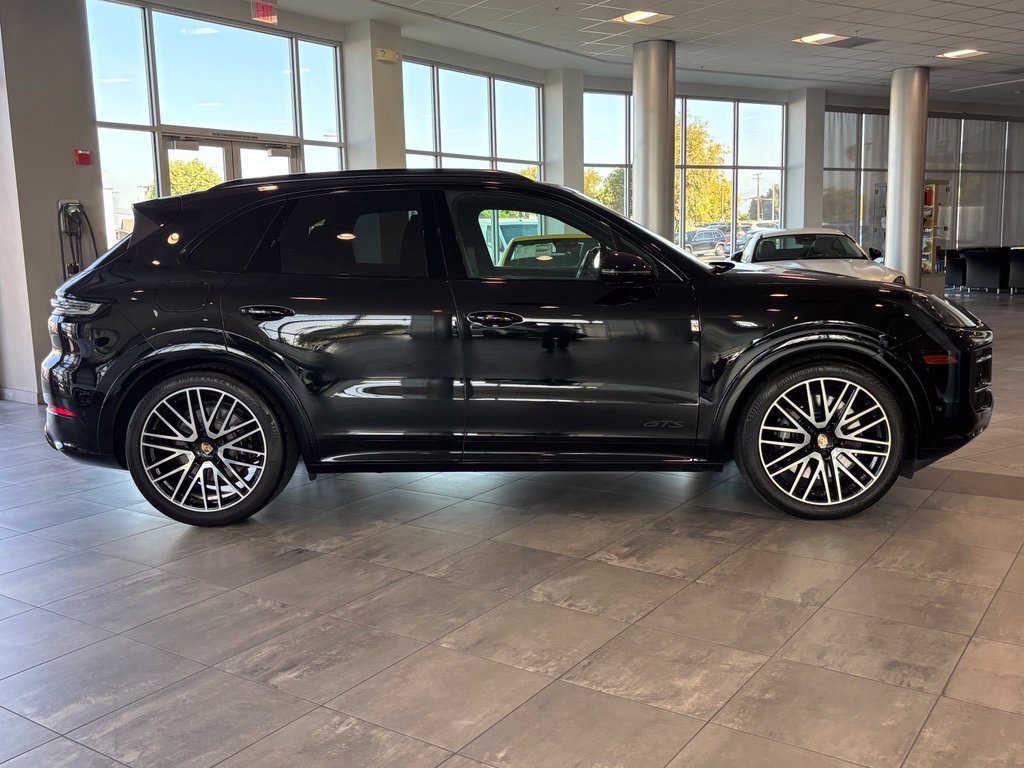 Used 2025 Porsche Cayenne GTS AWD/4WD image 2