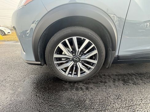 Used 2022 Nissan Kicks SV image 9