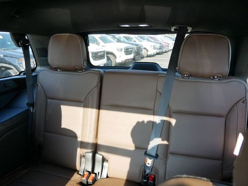 Used 2023 Chevrolet Tahoe High Country AWD/4WD image 15
