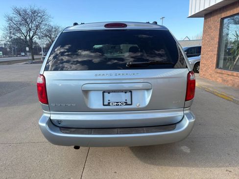 Used 2005 Dodge Grand Caravan SXT image 4