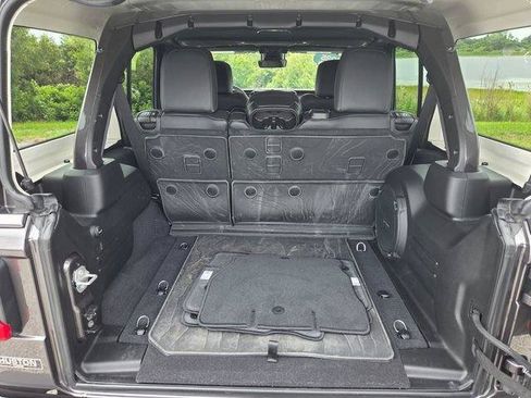 Used 2025 Jeep Wrangler Unlimited Sahara AWD/4WD image 16