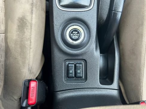 Used 2014 Mitsubishi Outlander SE AWD/4WD image 17