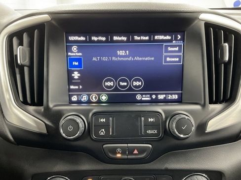 Used 2024 GMC Terrain SLT image 25