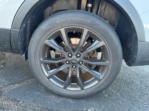 Used 2017 Ford Explorer XLT w/ Equipment Group 202A AWD/4WD image 10