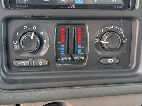 Used 2005 Chevrolet Tahoe LS image 13