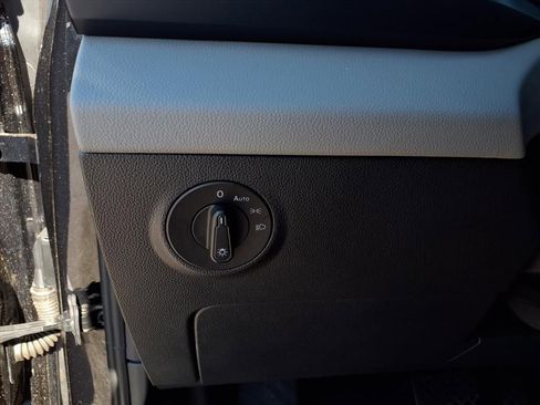 Certified 2022 Volkswagen Taos SE image 14