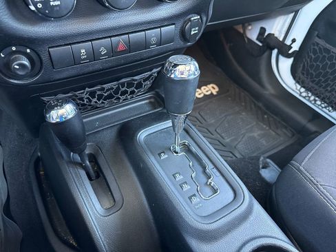 Used 2014 Jeep Wrangler Sahara w/ Connectivity Group AWD/4WD image 30