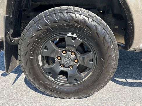 Used 2011 Toyota Tacoma 4x4 Double Cab w/ TRD Off-Road Pkg w/JBL Audio image 30