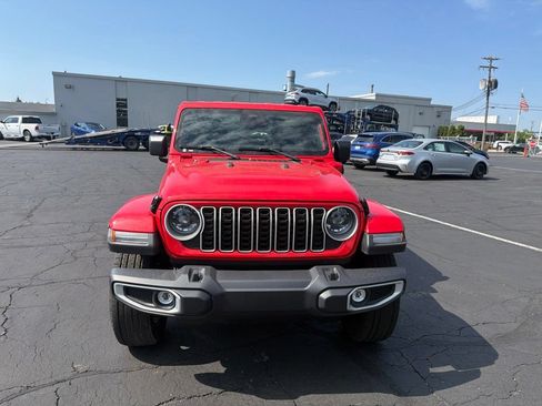 Used 2025 Jeep Wrangler Unlimited Sahara w/ Safety Group AWD/4WD image 3