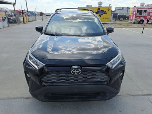 Used 2021 Toyota RAV4 XLE Premium FWD image 4