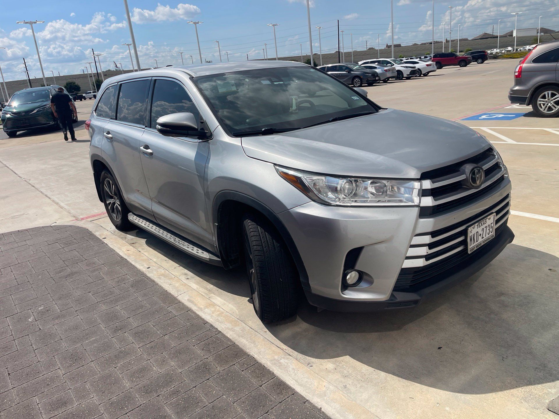 Used 2019 Toyota Highlander Plus FWD image 25