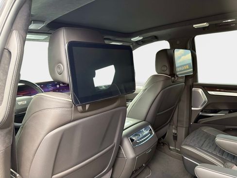 Used 2025 Cadillac Escalade Sport Platinum AWD/4WD image 34