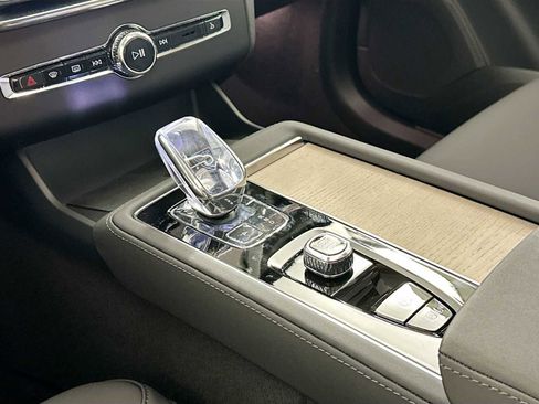 New 2025 Volvo XC90 B6 Plus w/ Protection Package Premier image 16