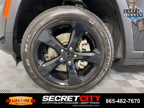 Used 2023 Jeep Grand Cherokee L Laredo AWD/4WD image 9