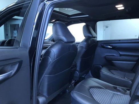 Certified 2025 Toyota Highlander XSE AWD/4WD image 16