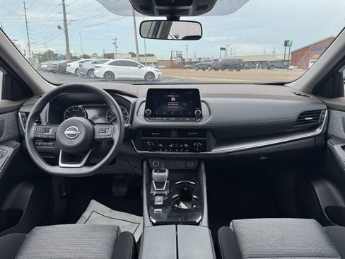 Used 2023 Nissan Rogue SV image 7