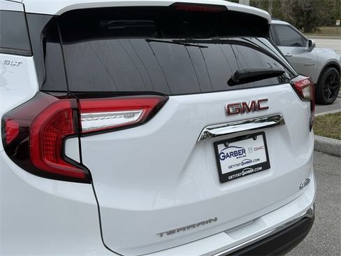 Used 2023 GMC Terrain SLT image 10