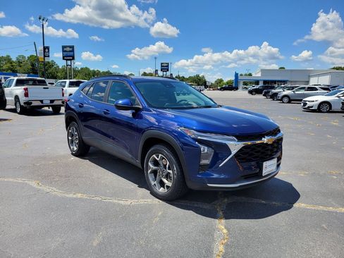 Used 2024 Chevrolet Trax LT FWD image 8