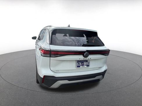 Used 2026 Volkswagen Tiguan SE AWD/4WD image 8