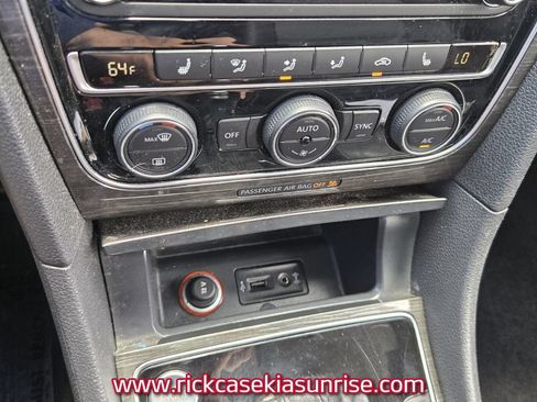 Used 2018 Volkswagen Passat 2.0T SE FWD image 25