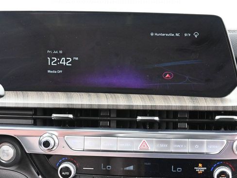 Used 2025 Kia Telluride SX w/ SX Captain's Chair Package FWD image 11