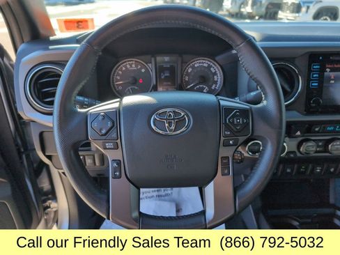 Used 2018 Toyota Tacoma TRD Off-Road w/ Technology Package image 16