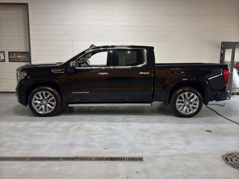 Used 2022 GMC Sierra 1500 Denali w/ Denali Reserve Package image 2