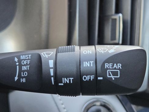 Used 2015 Toyota RAV4 Limited image 18