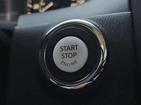 Used 2024 Nissan Armada Platinum w/ Captain's Chairs Package image 27