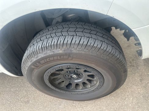 Used 2017 Nissan Frontier PRO-4X image 7