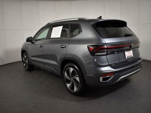 Used 2025 Volkswagen Taos SE AWD/4WD image 6