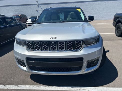 Used 2022 Jeep Grand Cherokee L Summit w/ Luxury Tech Group V AWD/4WD image 2
