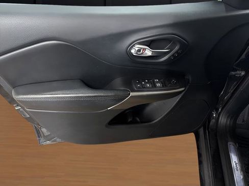 Used 2020 Jeep Cherokee Limited image 11