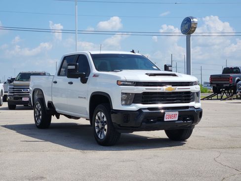 Used 2024 Chevrolet Silverado 2500 Custom w/ Custom Value Package AWD/4WD image 3
