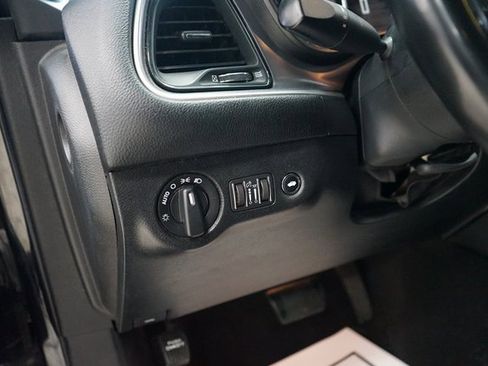 Used 2019 Dodge Challenger SXT image 27