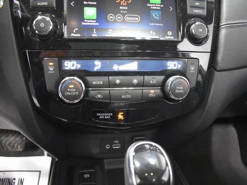 Used 2020 Nissan Rogue SL w/ Premium Package image 21