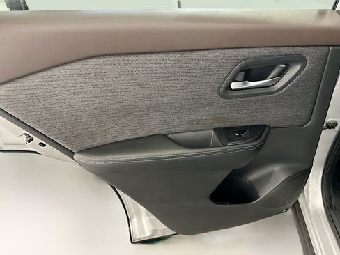 Used 2023 Nissan Rogue SV image 26