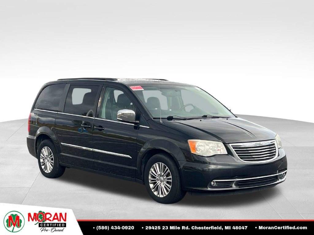 Used 2014 Chrysler Town & Country Touring-L FWD image 7