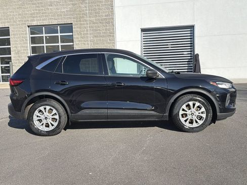 Used 2023 Ford Escape Active w/ Cold Weather Package FWD image 2