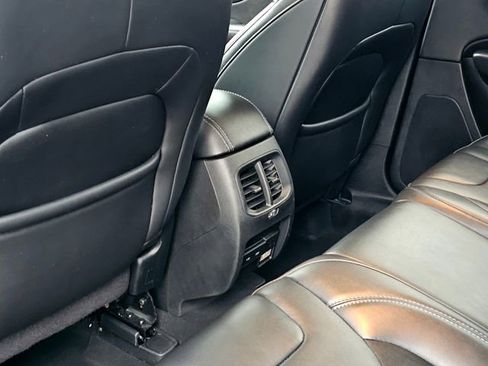 Used 2019 Jeep Cherokee Latitude Plus w/ Comfort/Convenience Group image 25